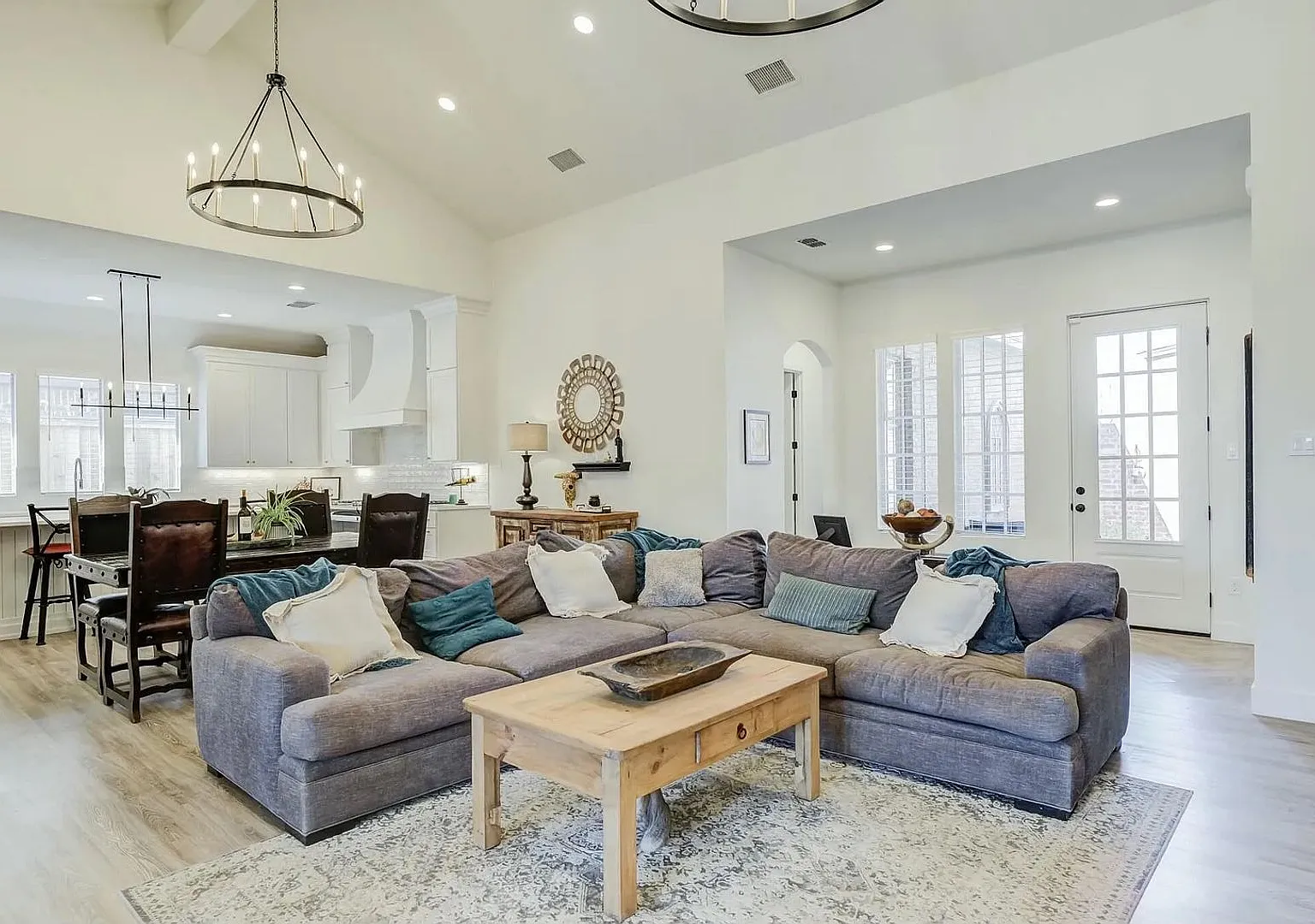 Beautiful four bedroom home in Kelsey Park! — Photo 2