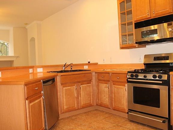 4th image of 1756 Longview Ln