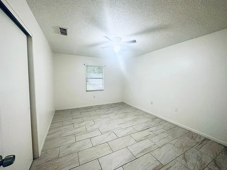 101 Lake Hunter Dr #16 — Photo 9