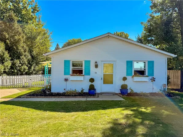 98 Clover Cliff Dr, Chippewa Lake, OH 44215