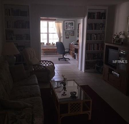 5th image of 815 Yorkshire Dr