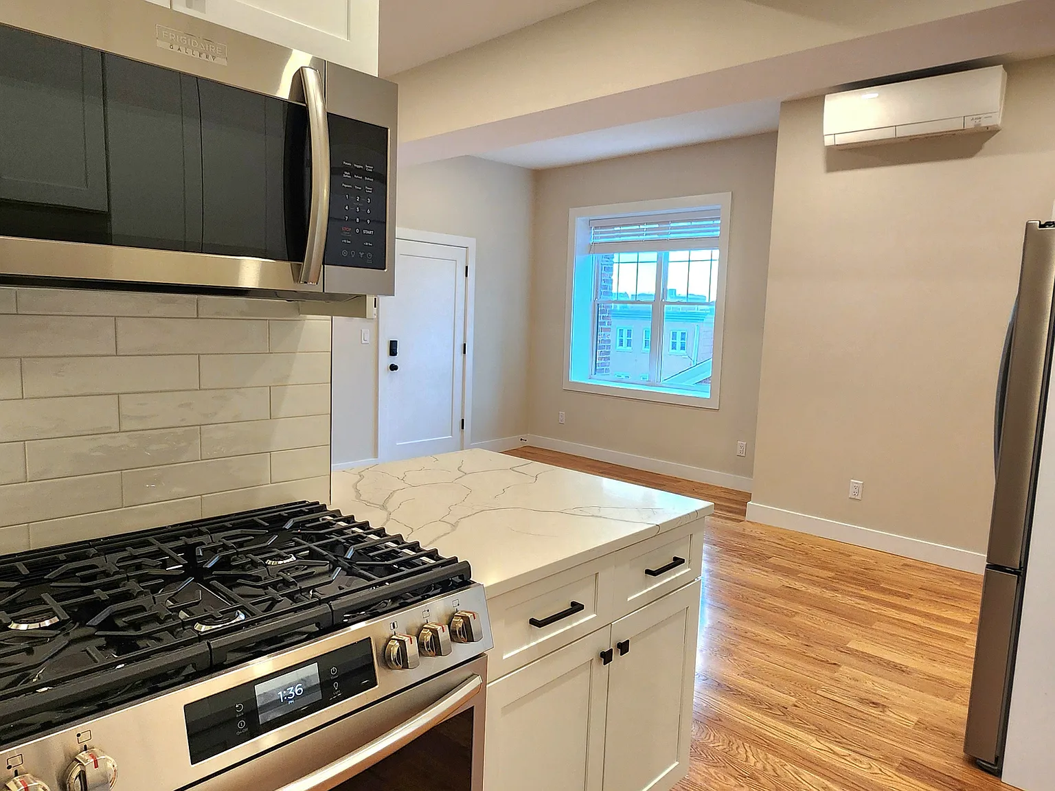 2 bed, 600 sqft, $3,000 — Photo 3