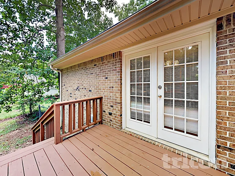 270 Amanda Ct — Photo 17