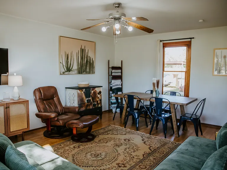 604 W Pecan St — Photo 27