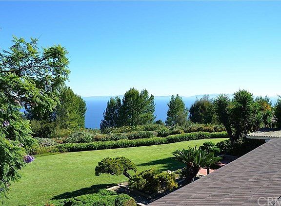 Breathtaking views of the Pacific and Catalina to the South