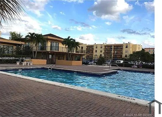 2 bed, 996 sqft, $2,200 — Photo 2