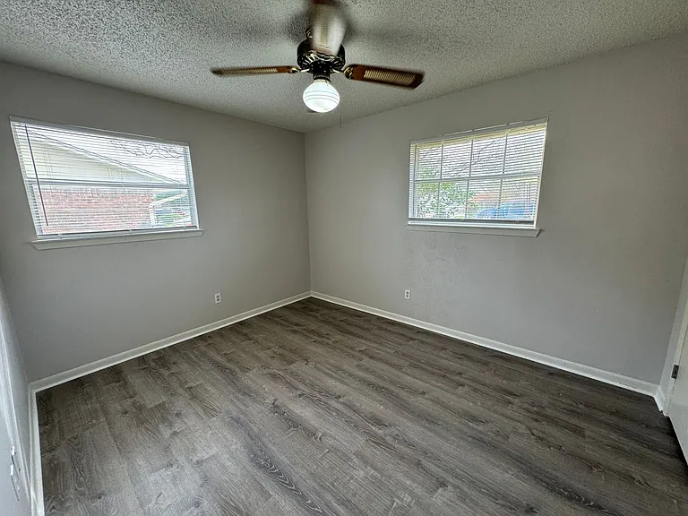 1402 Hammond Dr — Photo 25