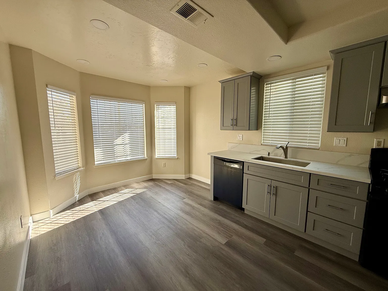 4 bed, 1720 sqft, $3,800 — Photo 4