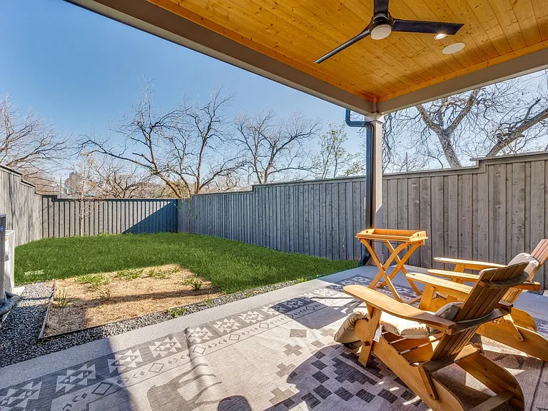 2308 Douglas Ave — Photo 18
