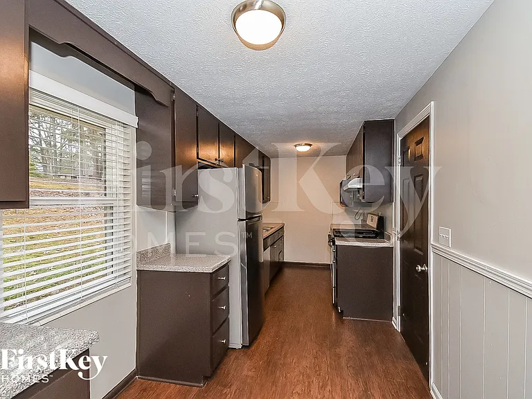 3940 Erica Cir — Photo 6