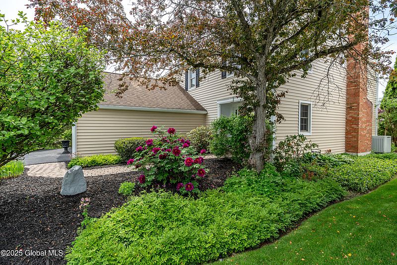 3rd image of 26 St. Agnes Ln