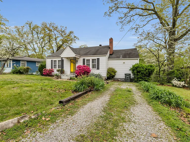 3418 Sleepy Hollow Rd — Photo 3