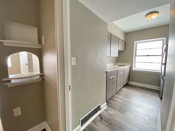 4th image of 324 8th St APT 14
