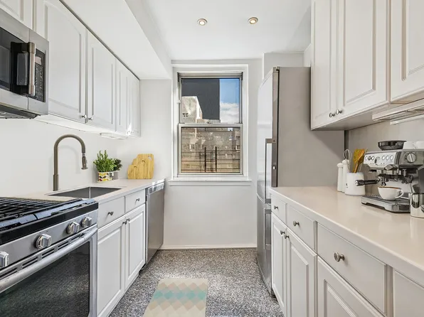 200 East 58th Street 17H image 1 of 15