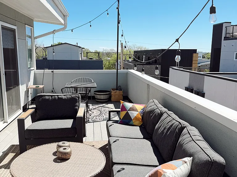 rooftop/3rd level