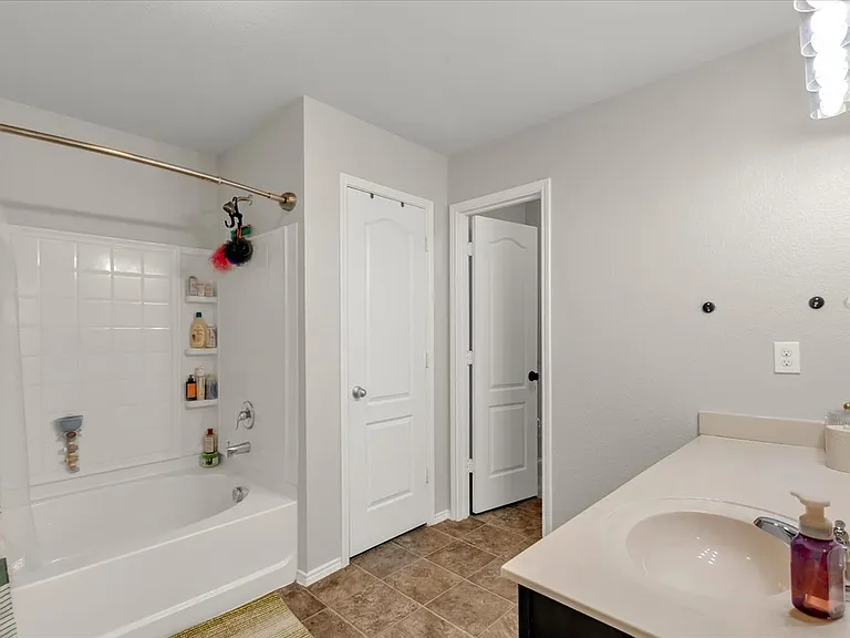 4260 Aldridge Ln — Photo 16