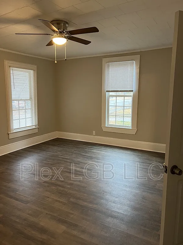 2 bed, 1.0 bath, 1066 sqft, $1,100 — Photo 2