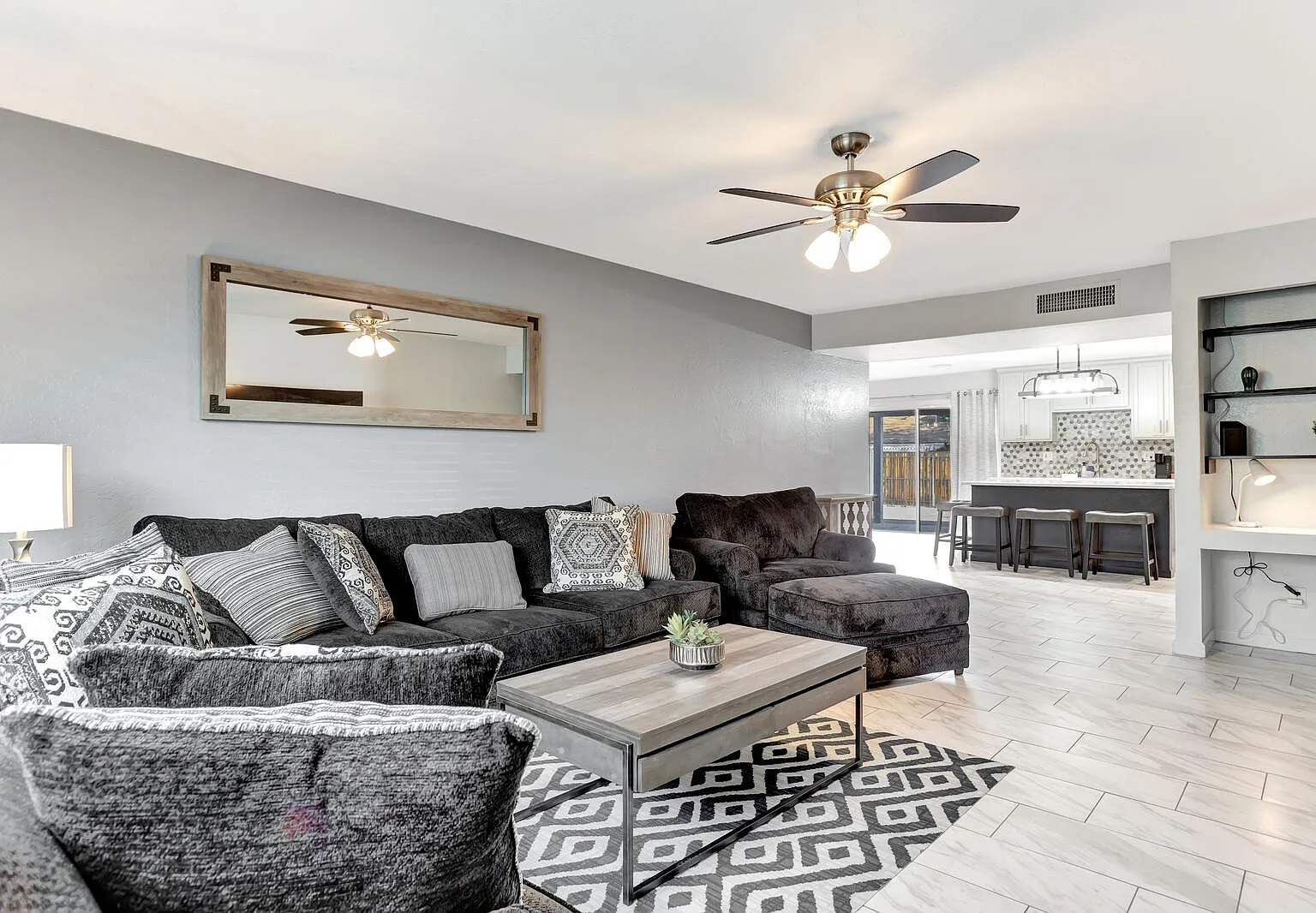 1524 E Broadmor Dr — Photo 3