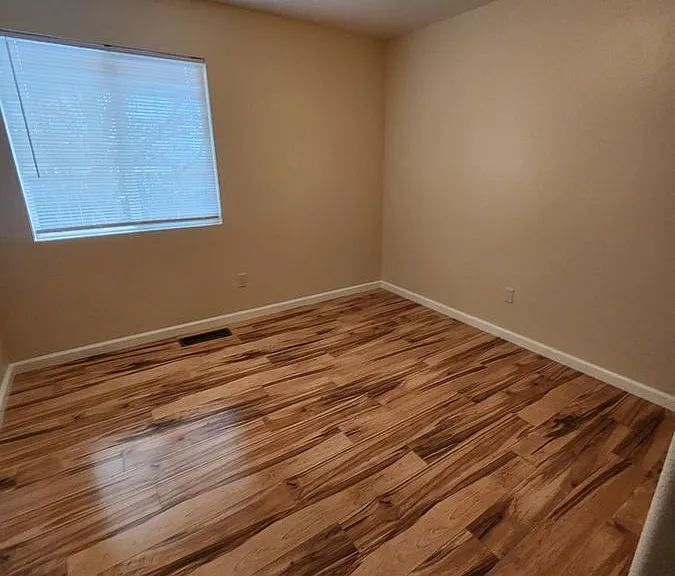 4025 Kings Row — Photo 18