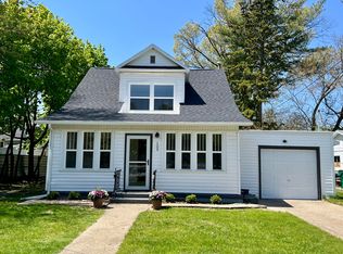 109 S Lake Ave, Spring Lake, MI 49456