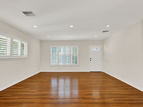 5th image of 18101 Tarzana St