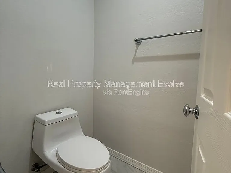 23012 N 38th Pl — Photo 27