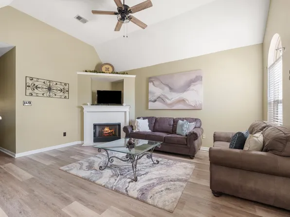 6702 Whitten Pine Dr, Memphis, TN 38134