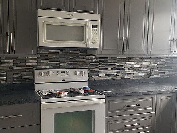 Updated kitchen w/backsplash