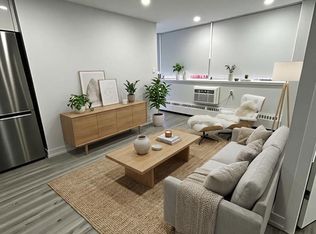 15 Walmer Rd #101, Toronto, ON M5R2X1