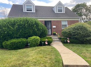 4 Ash Ct, Hempstead, NY 11550