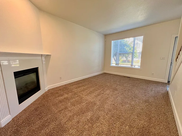 16733 NE Halsey St — Photo 10