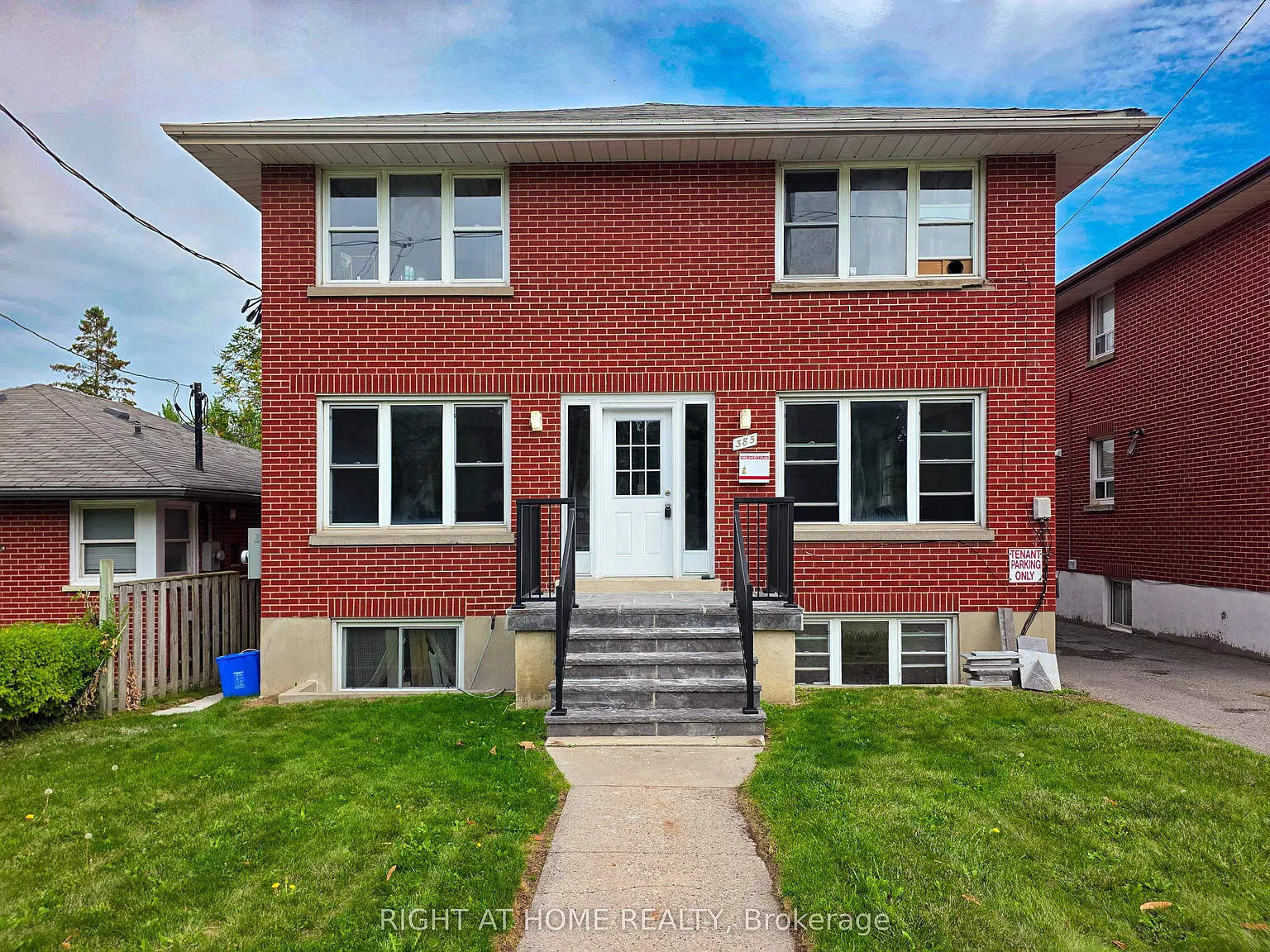 2 bed, $2,350 — Photo 1