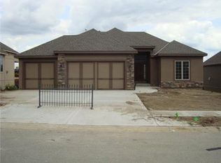 9039 N Askew Ave, Kansas City, MO 64156