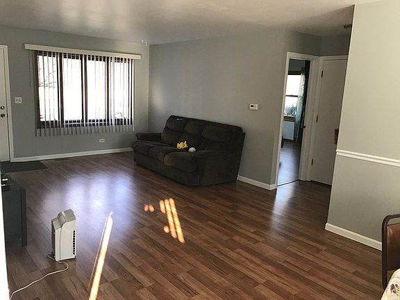 3rd image of 980 Blackhawk Dr