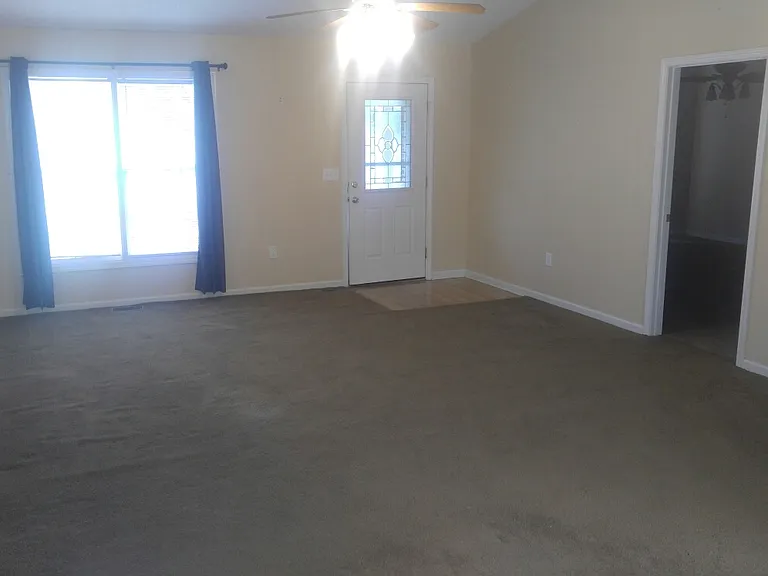 4924 Pond Ct — Photo 2