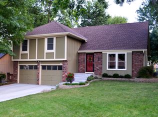 611 E Piatt Ln, Olathe, KS 66061
