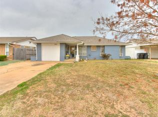 1053 NW 5th St, Moore, OK 73160