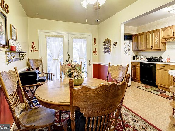 4th image of 462 Seward Ave