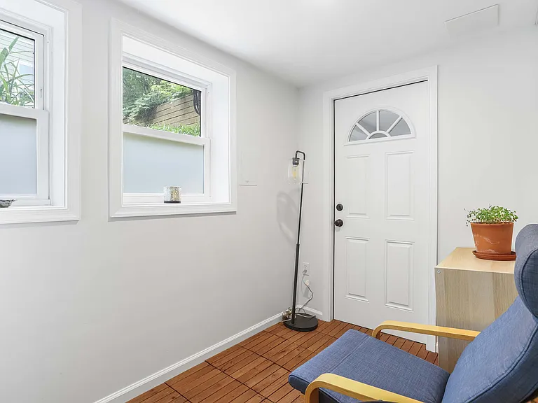 1231 F St NE #B — Photo 17