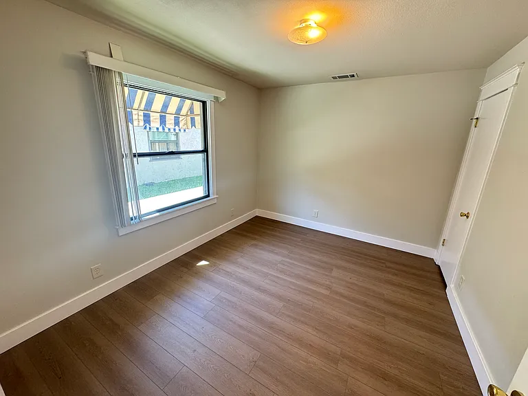 615-627 S El Molino Ave — Photo 13