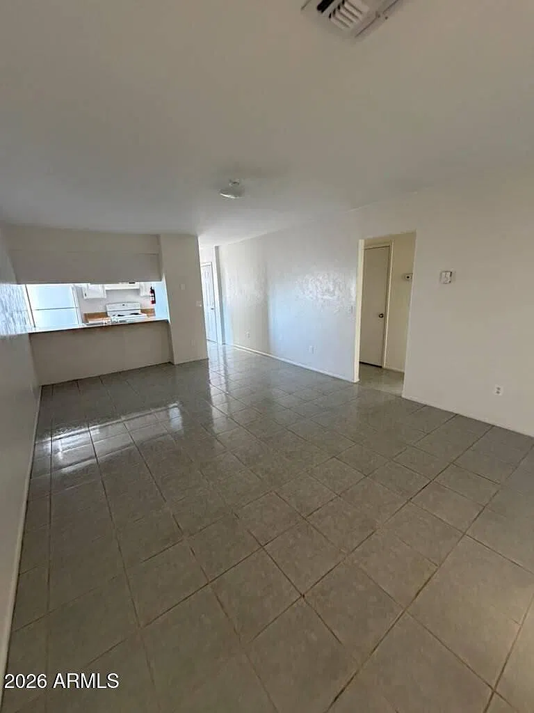 2 bed, 1.0 bath, 900 sqft, $875 — Photo 3