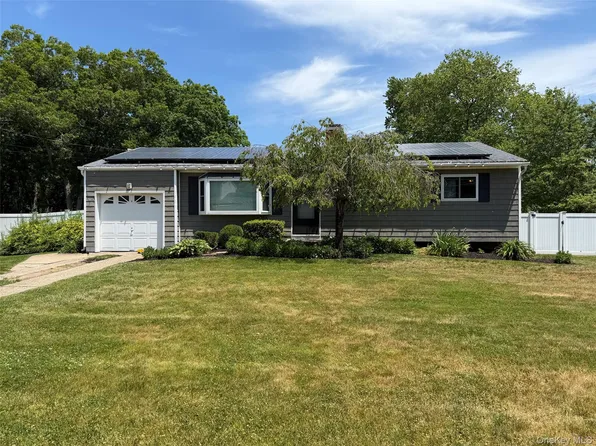 935 Montauk Avenue, Islip Terrace, NY 11752