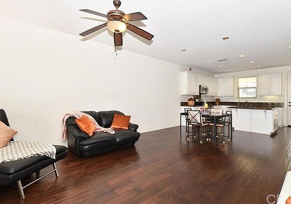 4th image of 782 S Kroeger St