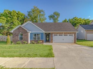 209 Azalea Dr, Oak Grove, KY 42262