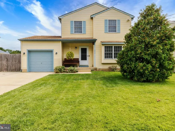 953 Dover Rd, Westville, NJ 08093