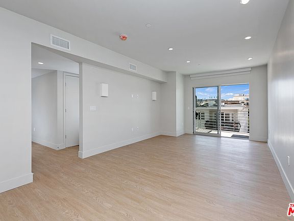4th image of 11837 Mayfield Ave #404