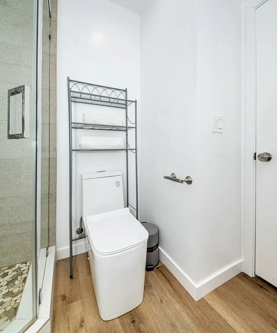 3 bed, $4,900 — Photo 3