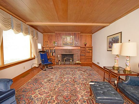 4th image of 530 Larchmont Dr