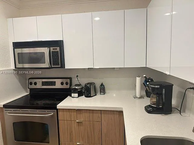 Venetian Palms Condo — Photo 3