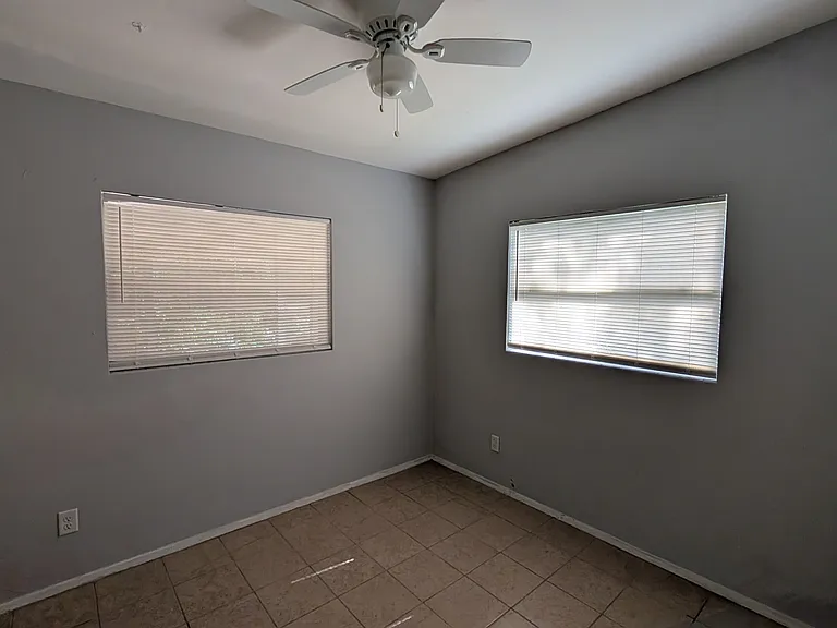 2132 Riviera Dr — Photo 34
